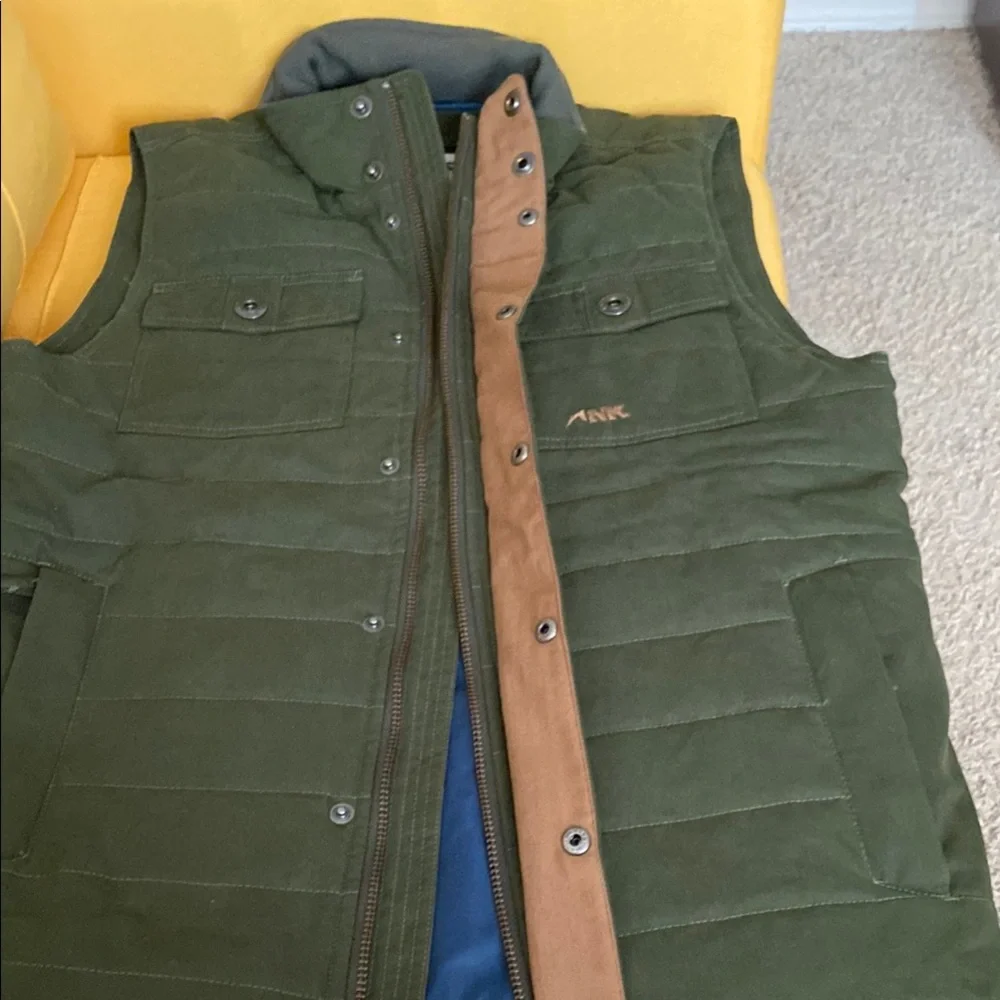 Mountain khakis Jackson hole Wyoming Green Swagger Vest - Picture 12 of 13